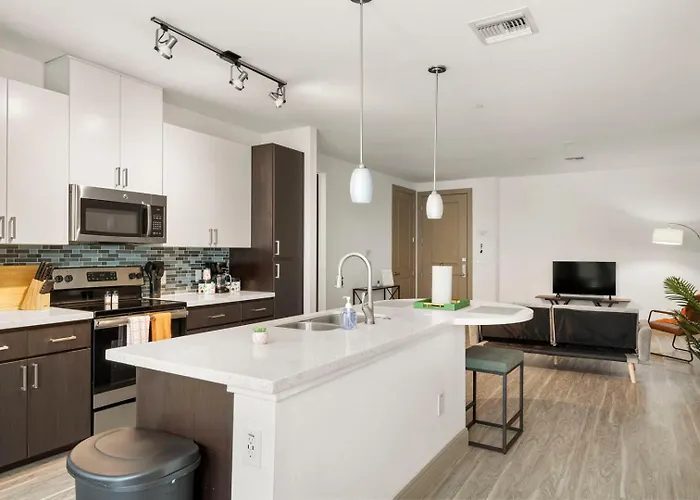 Cozysuites At Town Apartment *