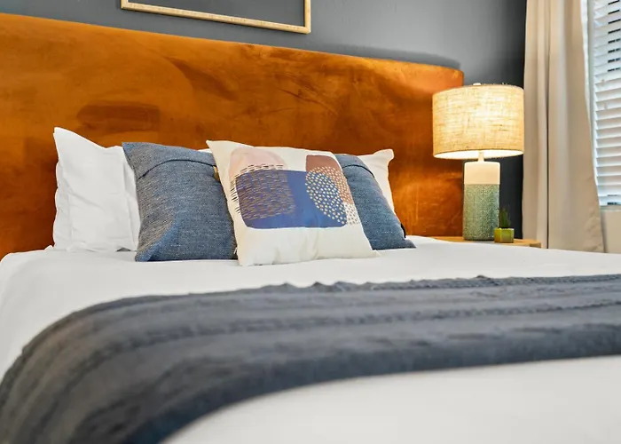 Cozysuites At Town Apartment Tempe